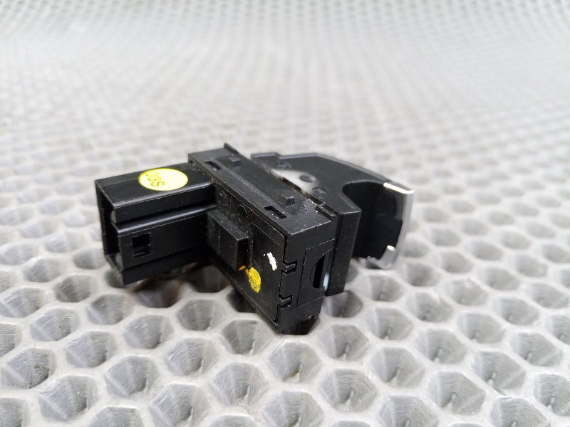 Кнопка стеклоподъемника передняя левая Passat CC 2009 CAW 2.0 (CAWB)