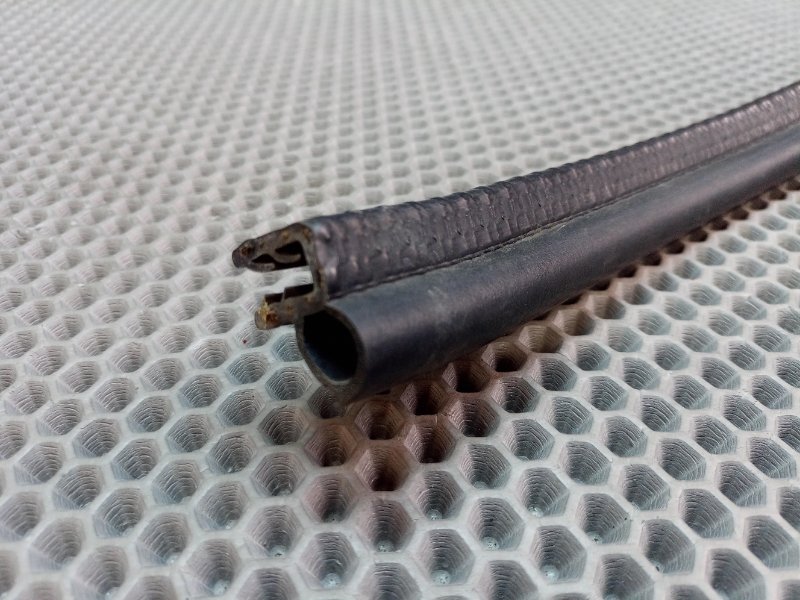 Уплотнитель капота Caliber 2007 PM ECN 2.0