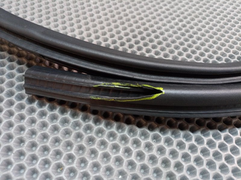 Уплотнитель двери передний левый Dodge Caliber PM ECN 2.0 Уплотнитель двери передний левый Dodge Caliber PM ECN 2.0