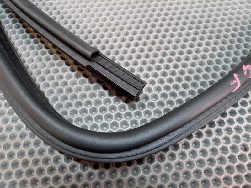 Уплотнитель двери передний левый Caliber 2008 PM ECN 2.0 Уплотнитель двери передний левый Caliber 2008 PM ECN 2.0