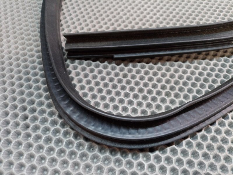 Уплотнитель двери передний левый Caliber 2008 PM ECN 2.0 Уплотнитель двери передний левый Caliber 2008 PM ECN 2.0