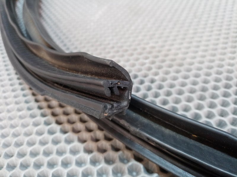 Уплотнитель двери передний левый Caliber 2008 PM ECN 2.0 Уплотнитель двери передний левый Caliber 2008 PM ECN 2.0