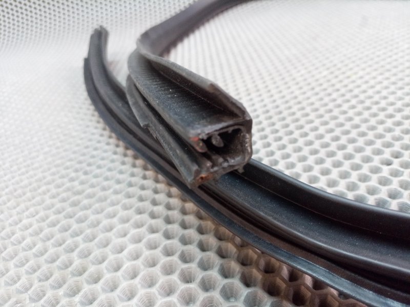 Уплотнитель двери передний правый Caliber 2008 PM ECN 2.0 Уплотнитель двери передний правый Caliber 2008 PM ECN 2.0