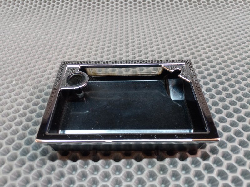 Пепельница Touareg 2006 7L BMV 3.2 Пепельница Touareg 2006 7L BMV 3.2