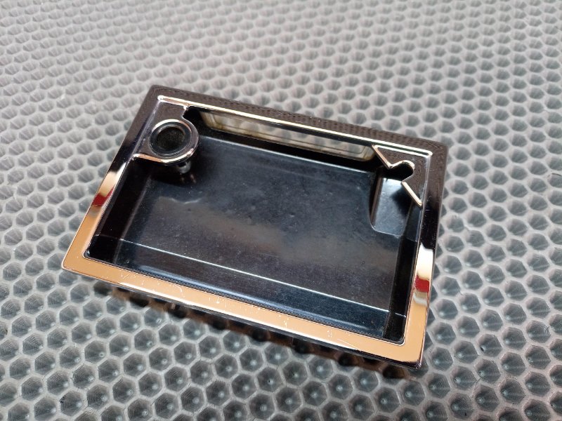 Пепельница Volkswagen Touareg 7L BMV 3.2 Пепельница Volkswagen Touareg 7L BMV 3.2