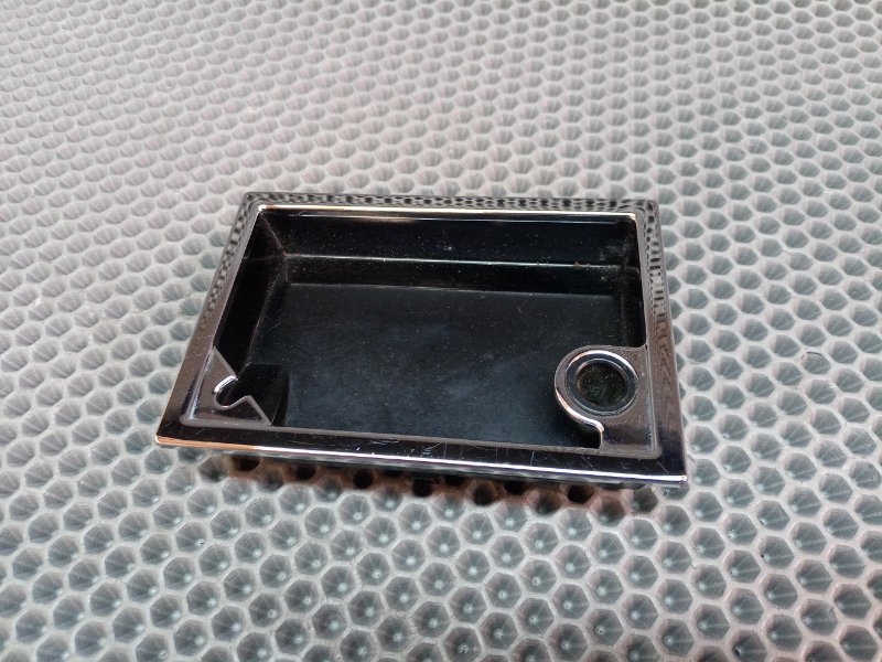 Пепельница Touareg 2006 7L BMV 3.2 Пепельница Touareg 2006 7L BMV 3.2