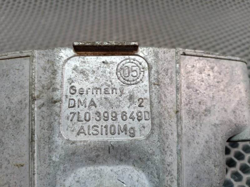 Кронштейн опоры кпп Touareg 2006 7L BMV 3.2 Кронштейн опоры кпп Touareg 2006 7L BMV 3.2