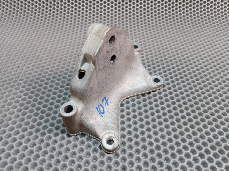 Кронштейн опоры кпп Touareg 2006 7L BMV 3.2 Кронштейн опоры кпп Touareg 2006 7L BMV 3.2