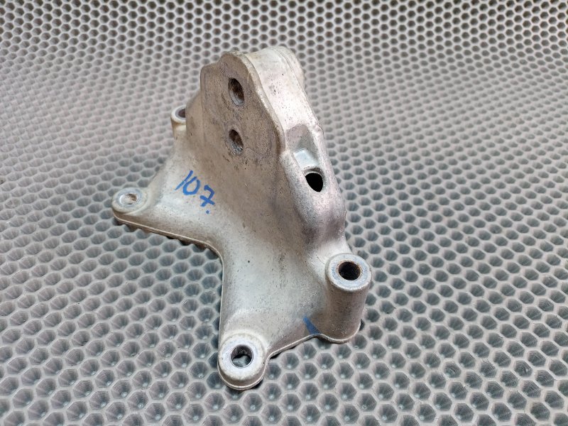 Кронштейн опоры кпп Touareg 2006 7L BMV 3.2 Кронштейн опоры кпп Touareg 2006 7L BMV 3.2