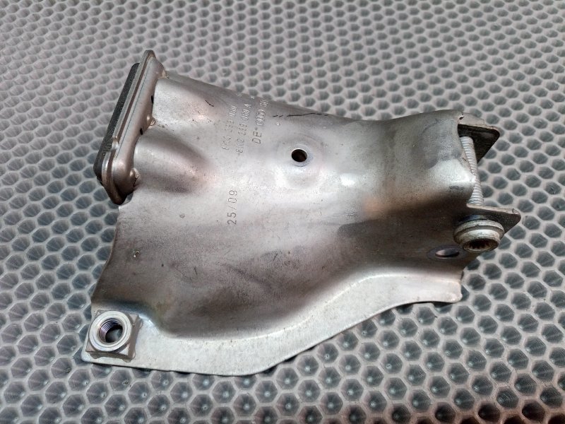 Кронштейн двигателя правый Audi Q5 8R CDN 2.0