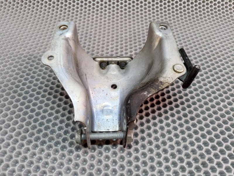 Кронштейн двигателя левый Q5 2010 8R CDN 2.0