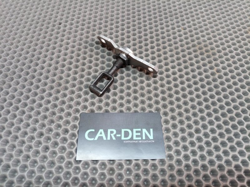 Запчасть петля замка багажника Volkswagen Touareg 2004 7L AZZ 7L6845137C контрактная Петля замка багажника Volkswagen Touareg 2004 7L AZZ 7L6845137C контрактная