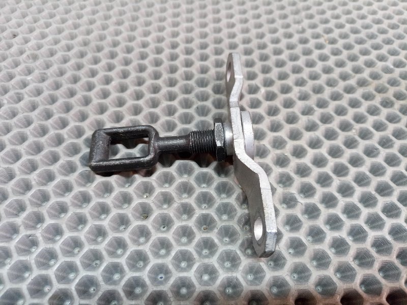 Петля замка багажника Touareg 2004 7L AZZ Петля замка багажника Touareg 2004 7L AZZ