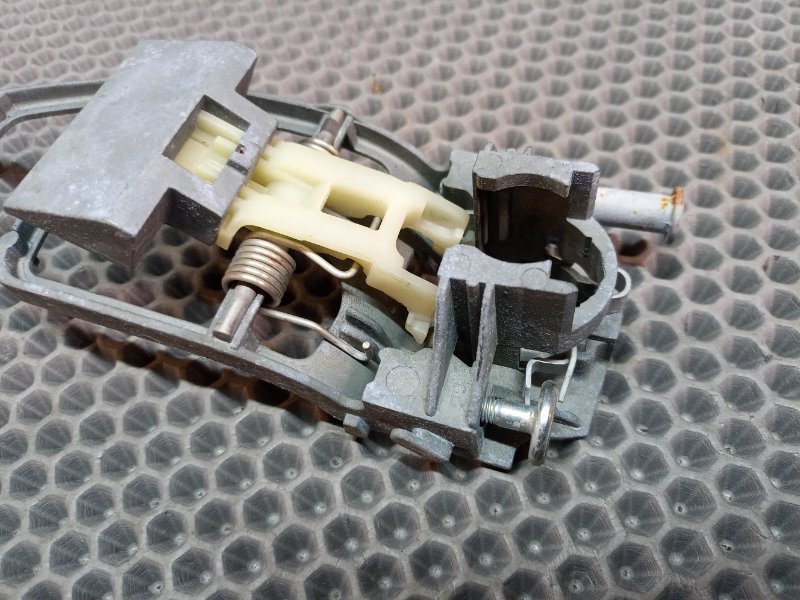 Кронштейн ручки двери задний правый Touareg 2006 7L BMV 3.2