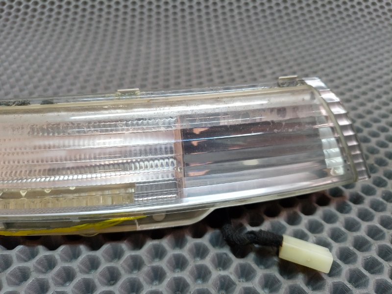 Повторитель поворота в зеркало левый Touareg 2006 7L BMV 3.2