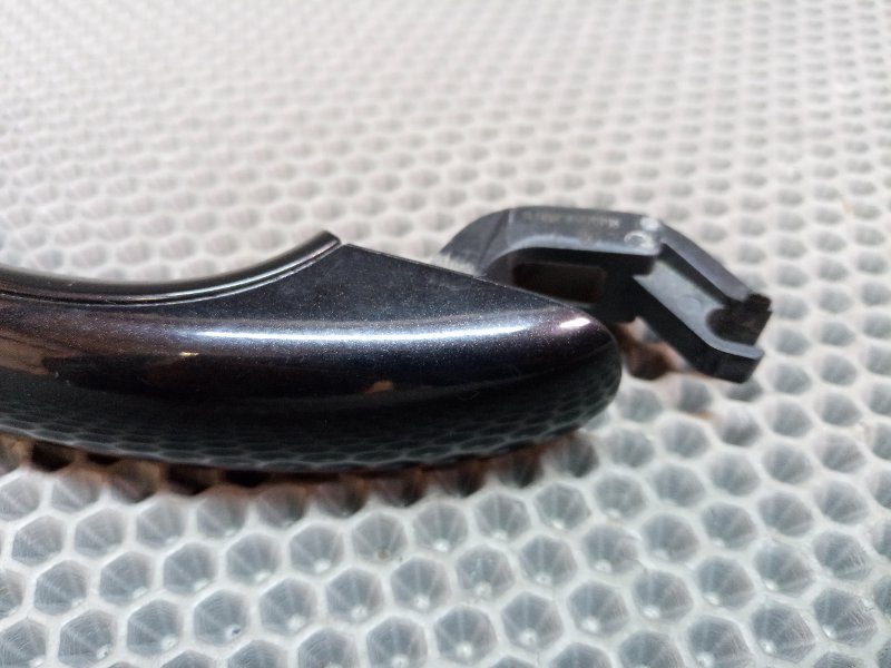 Ручка двери внешняя Volkswagen Touareg 7L BMV 3.2 Ручка двери внешняя Volkswagen Touareg 7L BMV 3.2