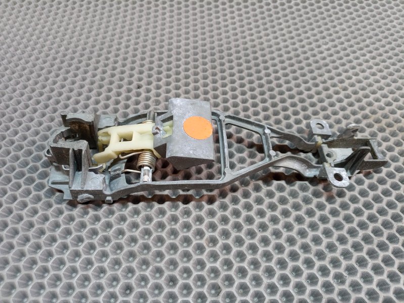 Кронштейн ручки двери передний правый Touareg 2006 7L BMV 3.2