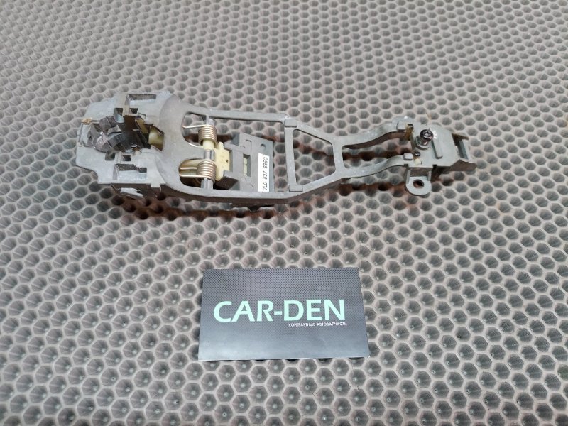 Кронштейн ручки двери передний левый Volkswagen Touareg 2006 7L BMV 3.2 7L0837885C контрактная