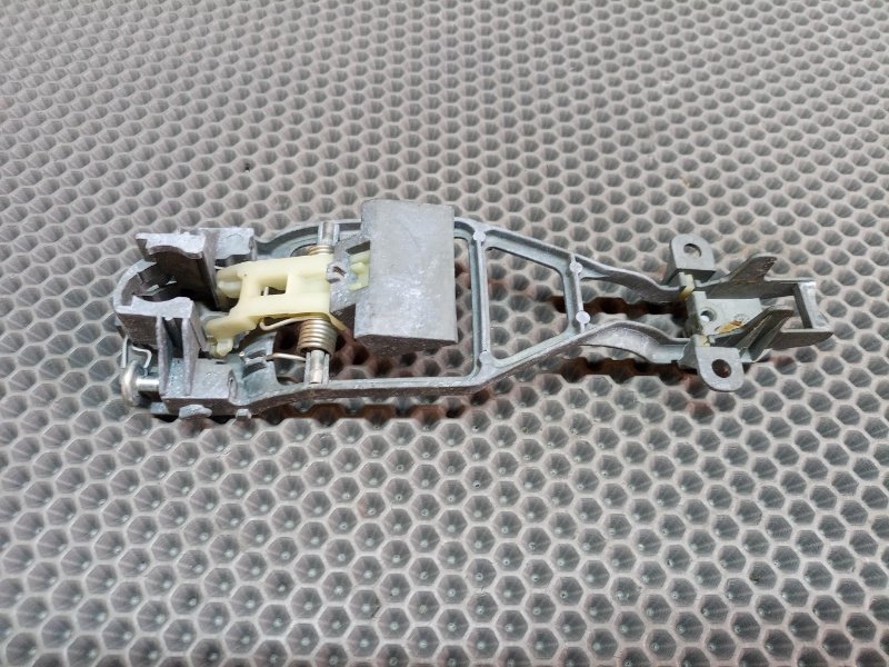 Кронштейн ручки двери передний левый Touareg 2006 7L BMV 3.2