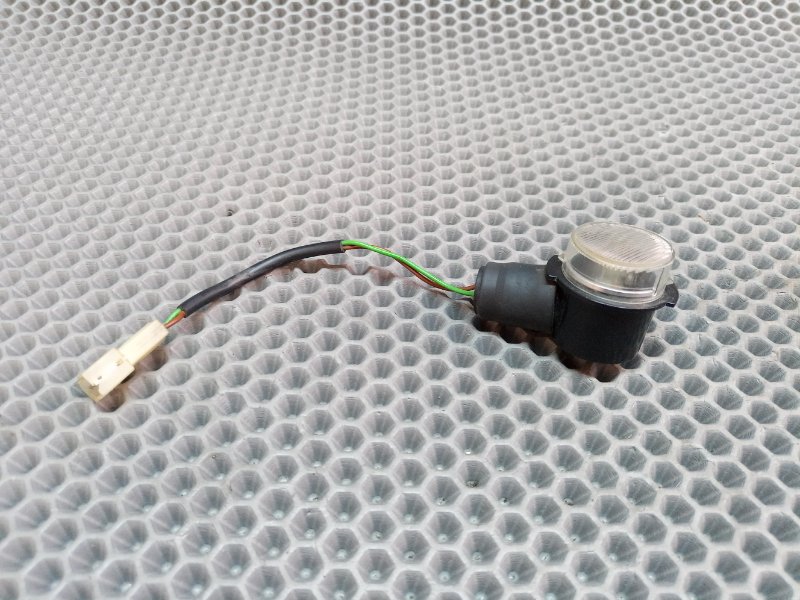 Подсветка двери левая Touareg 2006 7L BMV 3.2