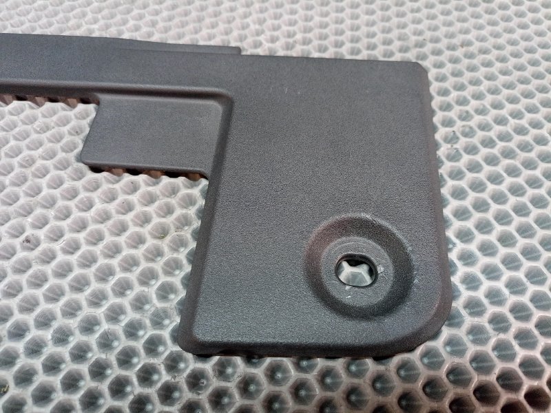 Накладка замка капота Mazda CX-5 KE PE-VPS 2.0 (Skyactiv-G)