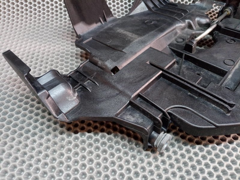 Крепление фары переднее правое Touareg 2006 7L BMV 3.2