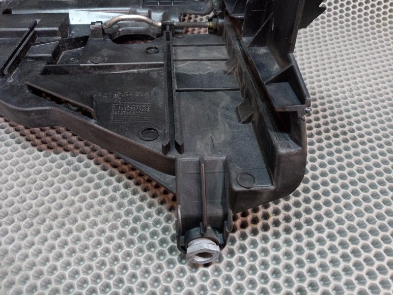 Крепление фары переднее правое Volkswagen Touareg 7L BMV 3.2