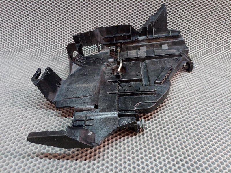 Крепление фары переднее правое Touareg 2006 7L BMV 3.2