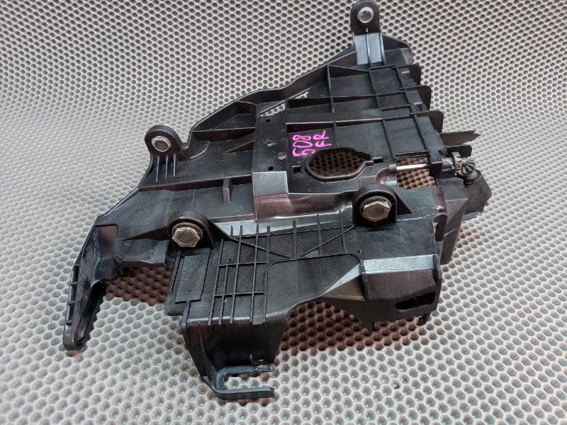 Крепление фары переднее правое Touareg 2006 7L BMV 3.2