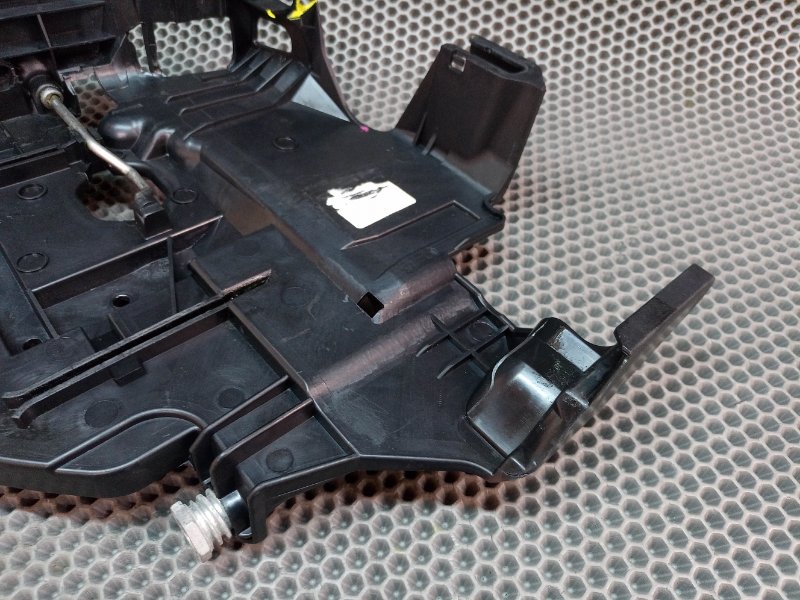 Крепление фары переднее левое Volkswagen Touareg 7L BMV 3.2