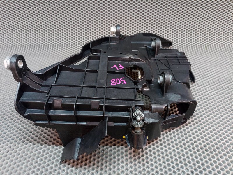 Крепление фары переднее левое Touareg 2006 7L BMV 3.2