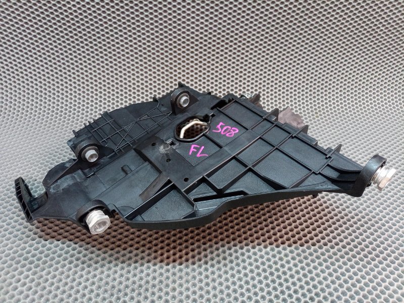 Крепление фары переднее левое Touareg 2006 7L BMV 3.2