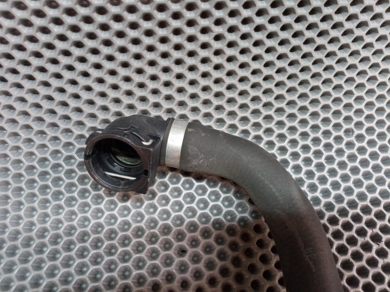 Патрубок системы охлаждения Volkswagen Touareg 7L AZZ 3.2