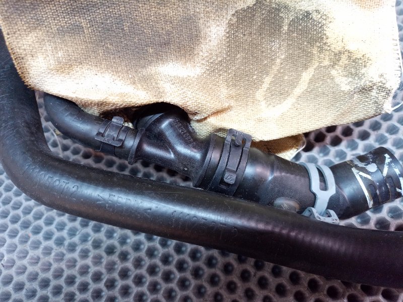 Патрубок системы охлаждения Touareg 2004 7L AZZ 3.2