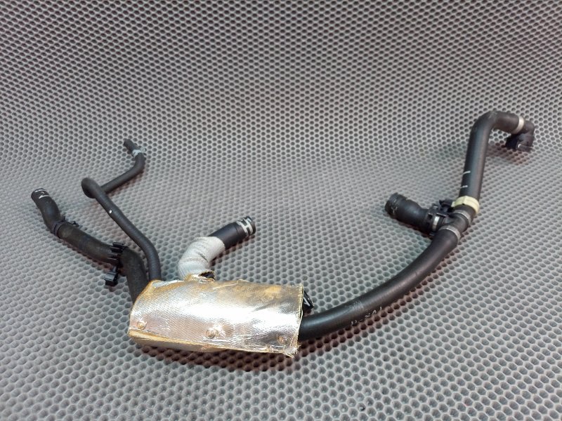 Патрубок системы охлаждения Touareg 2004 7L AZZ 3.2