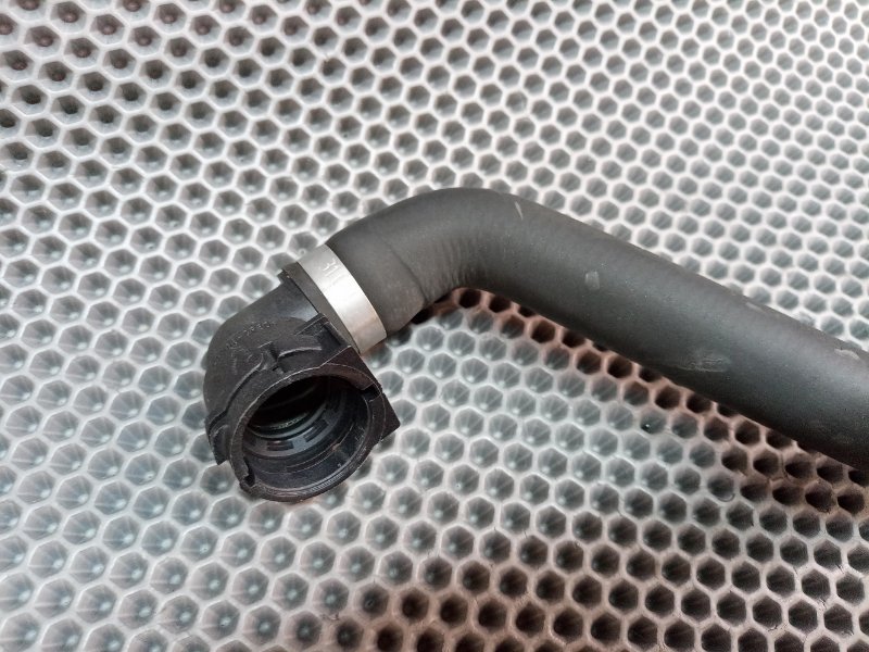 Патрубок отопителя Touareg 2004 7L AZZ 3.2