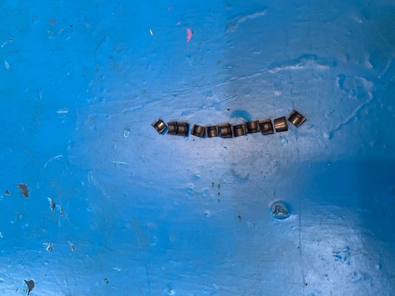 Запчасть сухарь клапана MITSUBISHI MIRAGE DINGO 2002 CQ1A 4G13 MD123312 Б/У Сухарь Клапана MITSUBISHI MIRAGE DINGO 2002 CQ1A 4G13 MD123312 Б/У