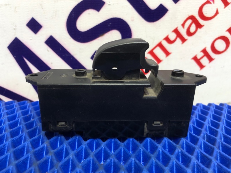 Кнопка стеклоподъемника задняя левая Lancer 2006 CS3A 4G18