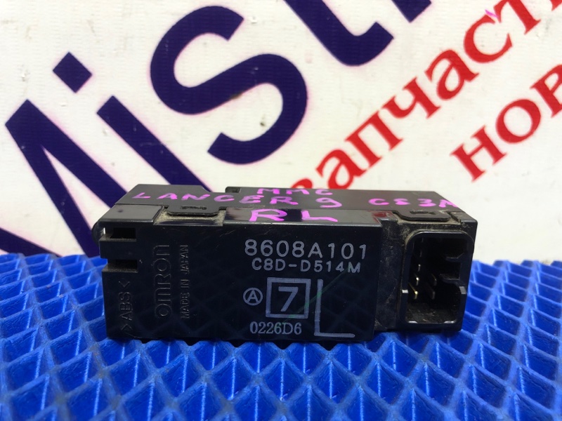 Кнопка стеклоподъемника задняя левая MITSUBISHI Lancer CS3A 4G18