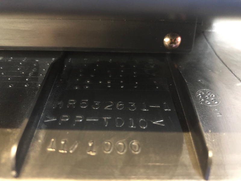 Ящик передней консоли Lancer 2006 CS3A 4G18