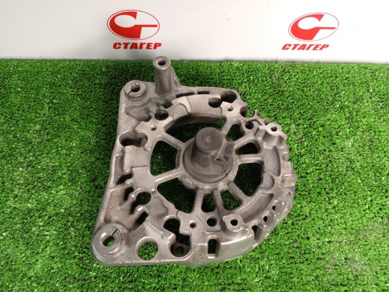 Запчасть крышка генератора задняя Volkswagen Polo 2000 F00M126483 Б/У Крышка генератора задняя Volkswagen Polo 2000 F00M126483 Б/У