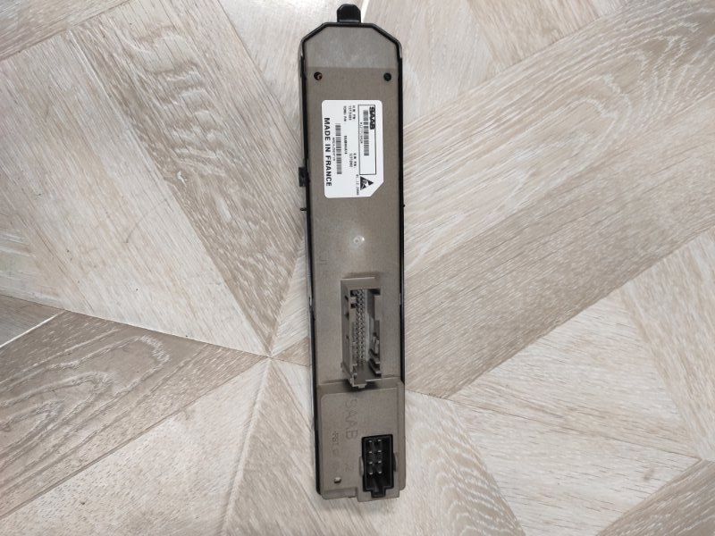 Кнопка стеклоподъемника 9-3 2006 вагон B207R