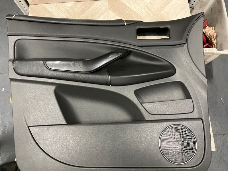 Карта двери передняя левая FORD Kuga CBV 2012 Внедорожный автомобиль 2.5L Duratec-ST (220/225PS) - VI5 7M51-23943-A контрактная
