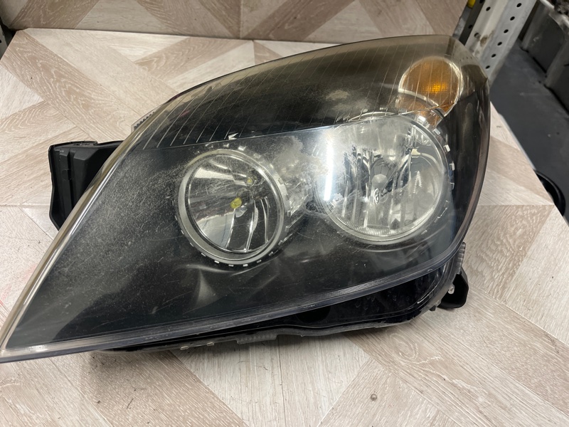Запчасть фара галогеновая передняя левая OPEL ASTRA-H 2005 Хэтчбек Z18XE 24451030 контрактная Фара галогеновая передняя левая OPEL ASTRA-H 2005 Хэтчбек Z18XE 24451030 контрактная
