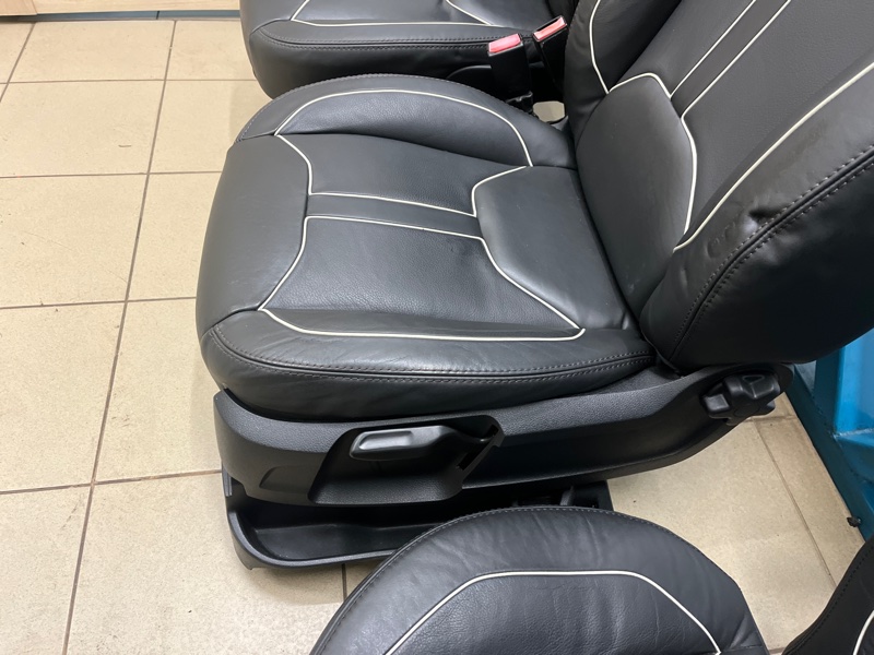 Салон в сборе Kuga CBV 2012 Внедорожный автомобиль 2.5L Duratec-ST (220/225PS) - VI5