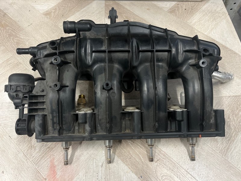 Коллектор впускной VOLKSWAGEN PASSAT 2009 Седан CAW 06133185 контрактная