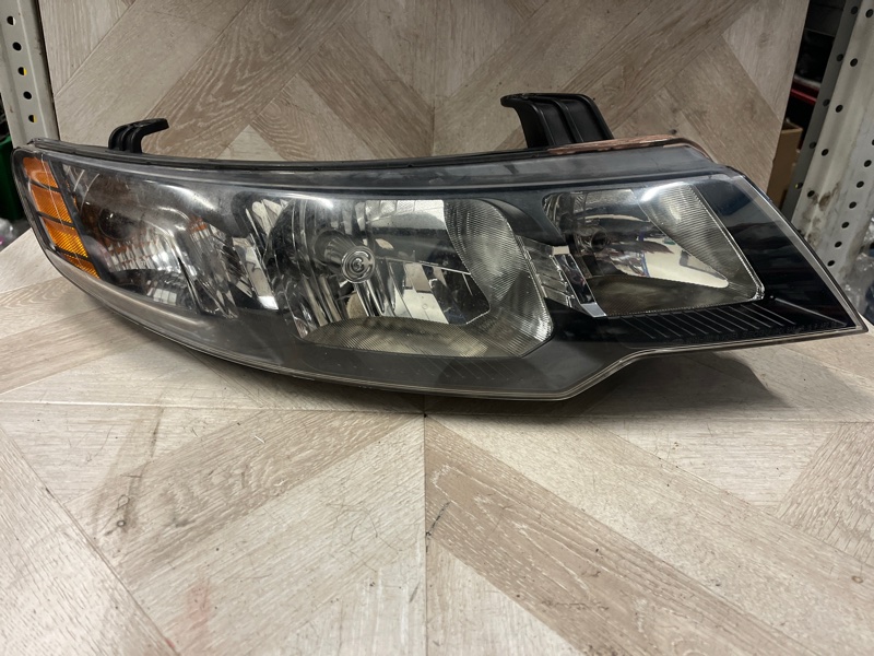 Фара галогеновая передняя правая Kia Cerato 2012 СЕДАН 1600 CC - GAMMA; ENGINE TYPE: DOHC - GDI; 92102-1MXXX контрактная