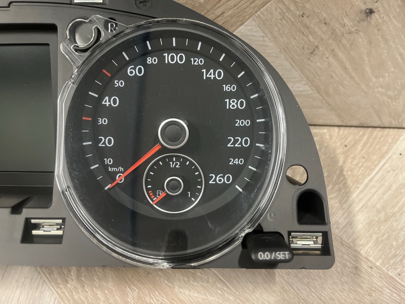 Панель приборов VOLKSWAGEN PASSAT