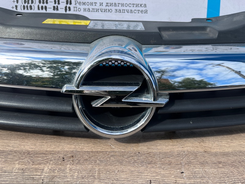 Решетка радиатора OPEL ASTRA-H вагон Z18XE Решетка радиатора OPEL ASTRA-H вагон Z18XE