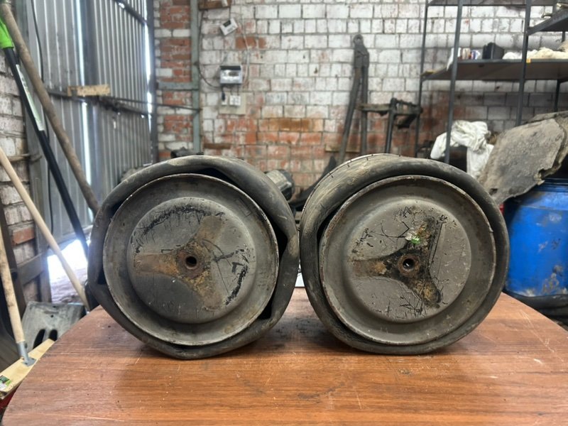 Пневмоамортизатор подвески задний 105 2007 MX